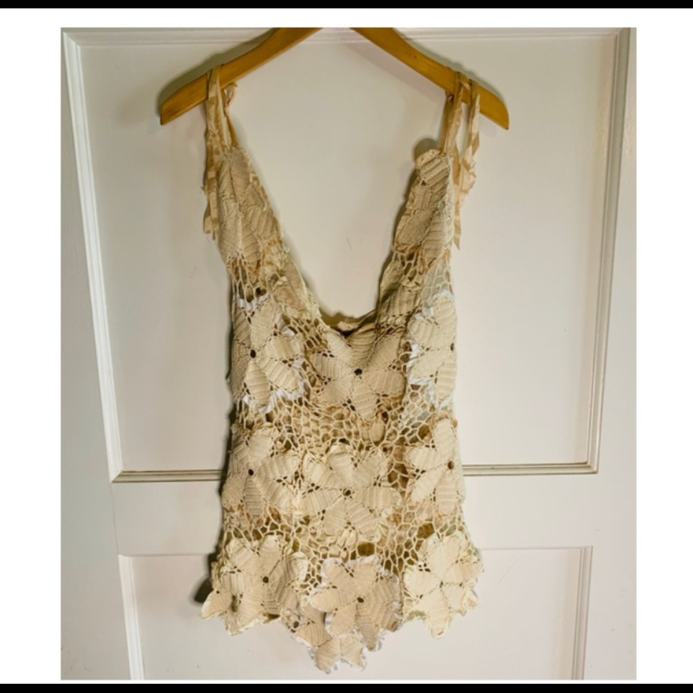 CamaSol  lt weight crochet tank with ribbon detail